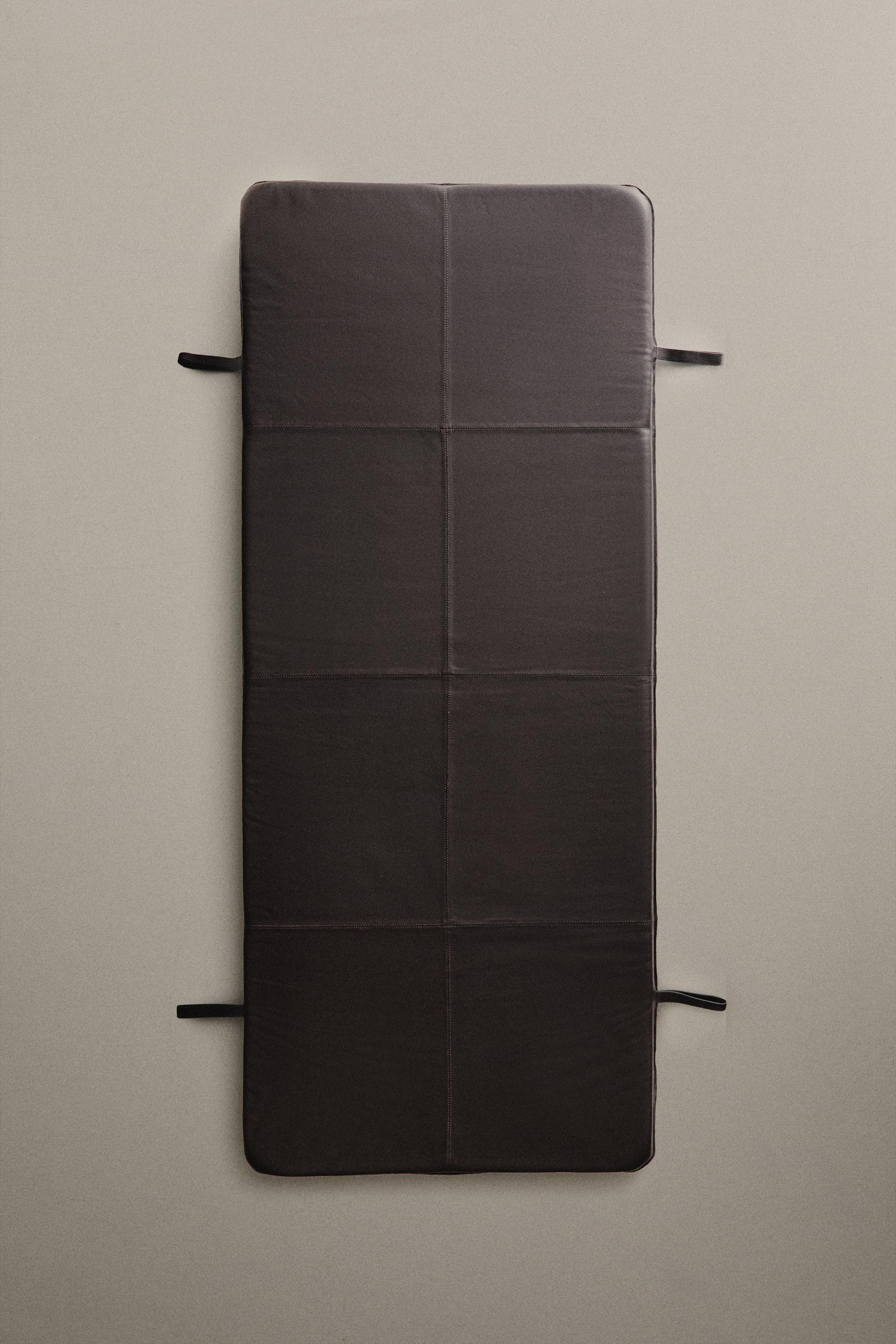 TAPIS EN CUIR DE SPORT